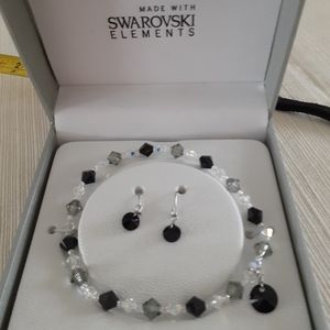 Earrings and bracelet set